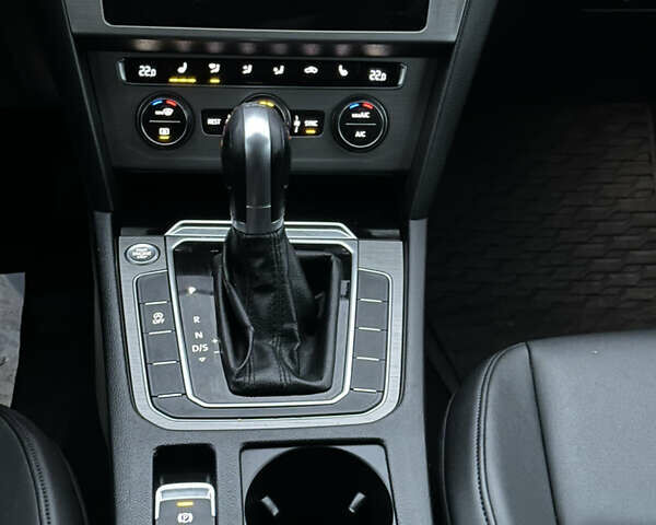 Чорний Фольксваген Пассат, об'ємом двигуна 1.97 л та пробігом 262 тис. км за 15700 $, фото 19 на Automoto.ua