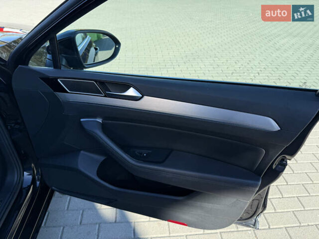 Чорний Фольксваген Пассат, об'ємом двигуна 2 л та пробігом 274 тис. км за 17650 $, фото 23 на Automoto.ua