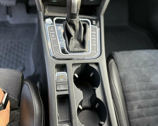 Черный Фольксваген Пассат, объемом двигателя 1.97 л и пробегом 129 тыс. км за 27000 $, фото 27 на Automoto.ua