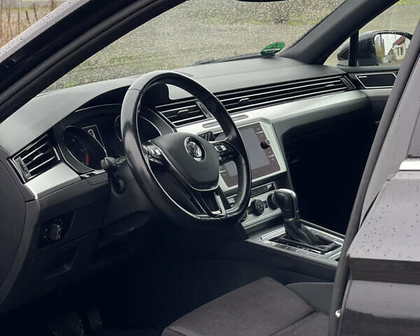 Черный Фольксваген Пассат, объемом двигателя 1.97 л и пробегом 281 тыс. км за 18099 $, фото 14 на Automoto.ua