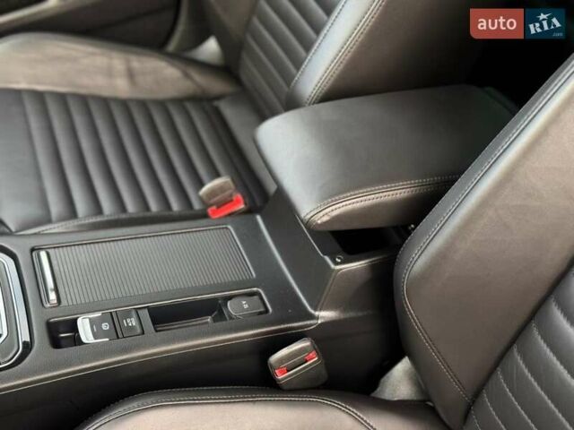 Чорний Фольксваген Пассат, об'ємом двигуна 1.97 л та пробігом 147 тис. км за 25999 $, фото 33 на Automoto.ua