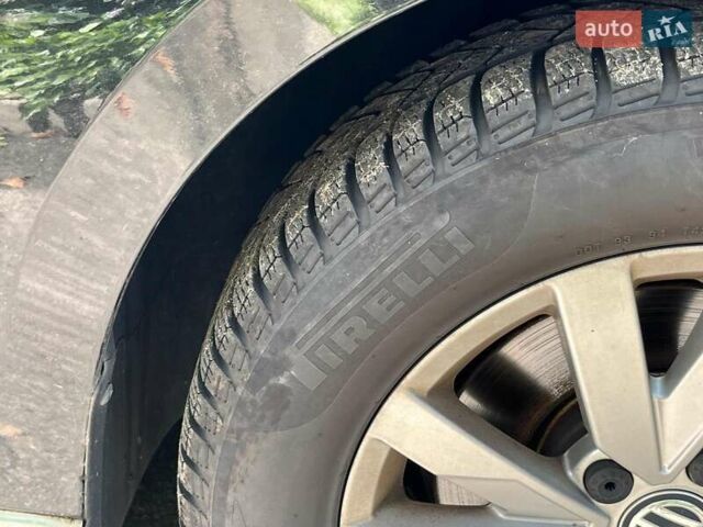 Чорний Фольксваген Пассат, об'ємом двигуна 2 л та пробігом 107 тис. км за 27440 $, фото 5 на Automoto.ua