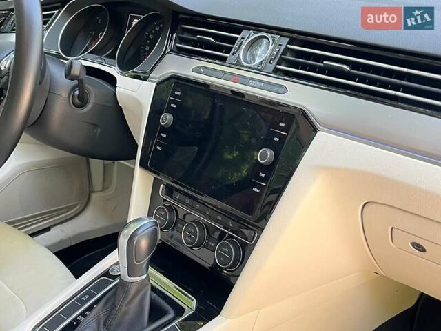 Чорний Фольксваген Пассат, об'ємом двигуна 2 л та пробігом 107 тис. км за 27440 $, фото 37 на Automoto.ua