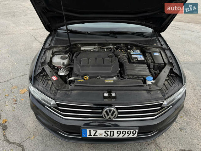 Чорний Фольксваген Пассат, об'ємом двигуна 2 л та пробігом 200 тис. км за 18999 $, фото 65 на Automoto.ua