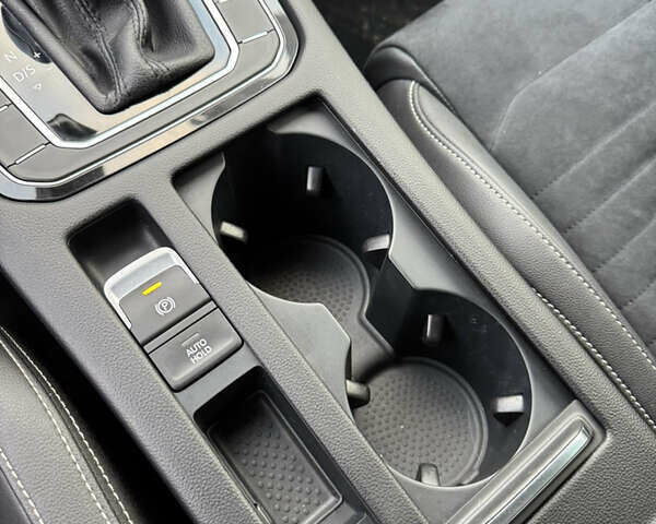 Черный Фольксваген Пассат, объемом двигателя 2 л и пробегом 208 тыс. км за 21503 $, фото 15 на Automoto.ua