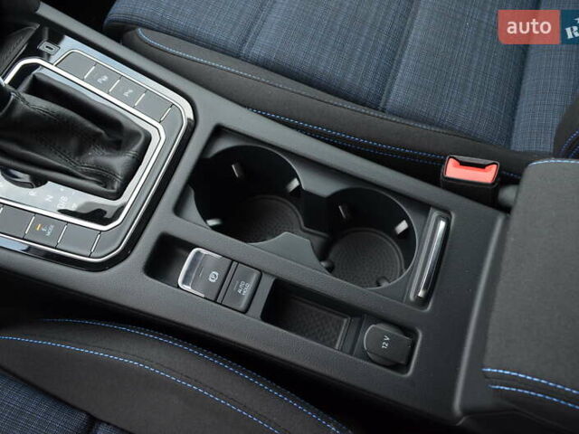 Черный Фольксваген Пассат, объемом двигателя 1.4 л и пробегом 170 тыс. км за 22502 $, фото 27 на Automoto.ua