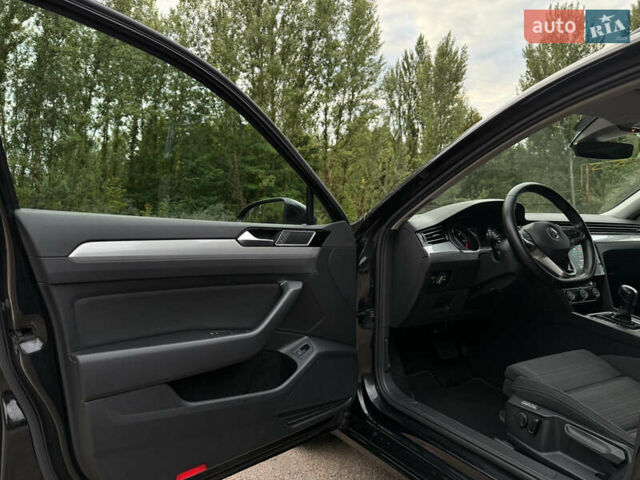 Черный Фольксваген Пассат, объемом двигателя 2 л и пробегом 271 тыс. км за 18999 $, фото 17 на Automoto.ua