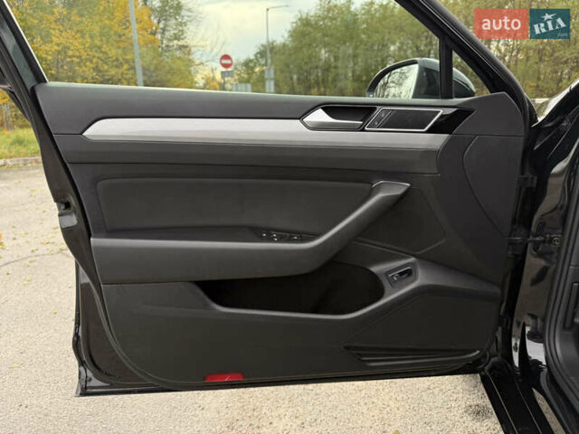 Чорний Фольксваген Пассат, об'ємом двигуна 2 л та пробігом 200 тис. км за 18999 $, фото 25 на Automoto.ua