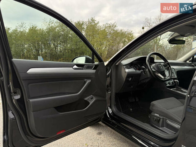 Чорний Фольксваген Пассат, об'ємом двигуна 2 л та пробігом 200 тис. км за 18999 $, фото 24 на Automoto.ua