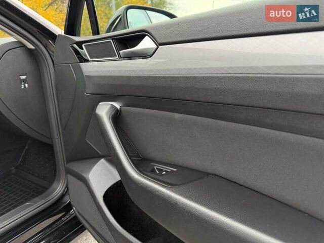 Чорний Фольксваген Пассат, об'ємом двигуна 2 л та пробігом 200 тис. км за 18999 $, фото 36 на Automoto.ua