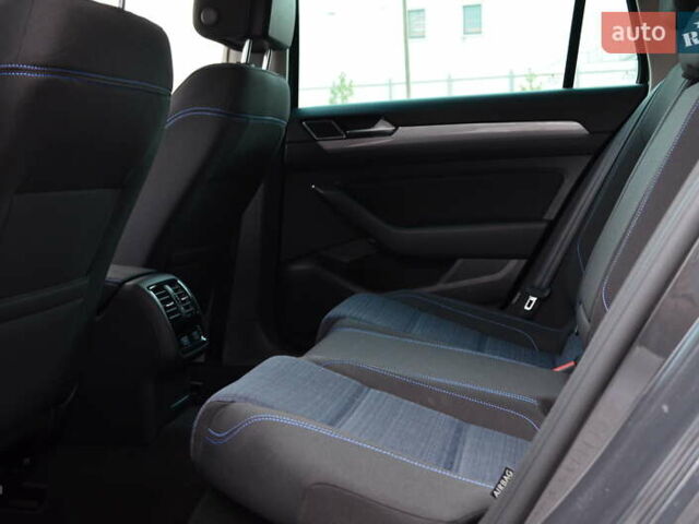 Черный Фольксваген Пассат, объемом двигателя 1.4 л и пробегом 170 тыс. км за 22502 $, фото 31 на Automoto.ua