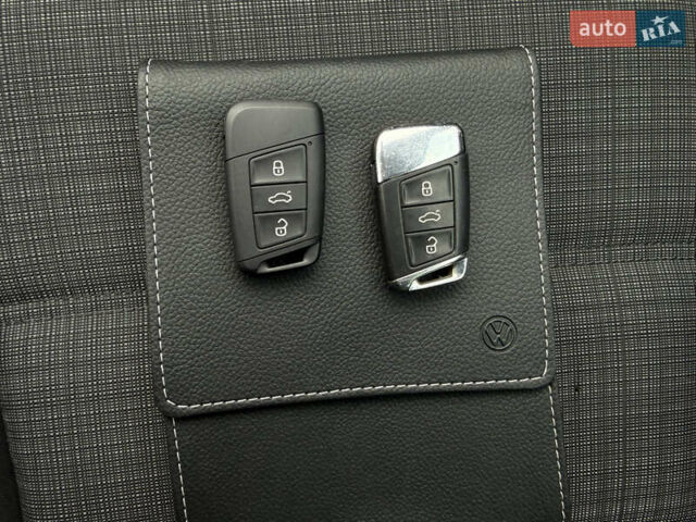 Чорний Фольксваген Пассат, об'ємом двигуна 2 л та пробігом 200 тис. км за 18999 $, фото 64 на Automoto.ua