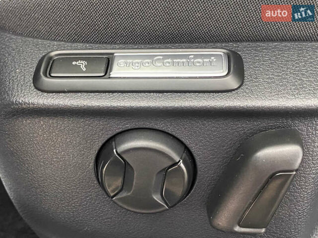 Черный Фольксваген Пассат, объемом двигателя 1.97 л и пробегом 184 тыс. км за 22950 $, фото 8 на Automoto.ua