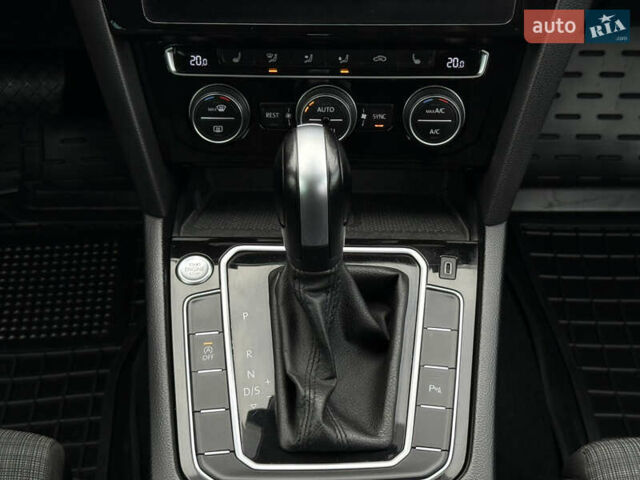 Чорний Фольксваген Пассат, об'ємом двигуна 2 л та пробігом 200 тис. км за 18999 $, фото 46 на Automoto.ua