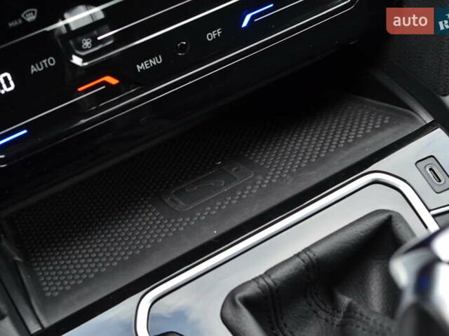 Черный Фольксваген Пассат, объемом двигателя 1.4 л и пробегом 170 тыс. км за 22502 $, фото 30 на Automoto.ua