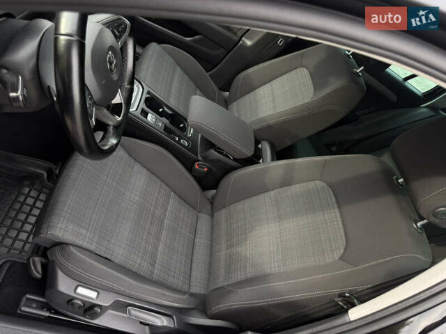 Чорний Фольксваген Пассат, об'ємом двигуна 2 л та пробігом 200 тис. км за 18999 $, фото 27 на Automoto.ua