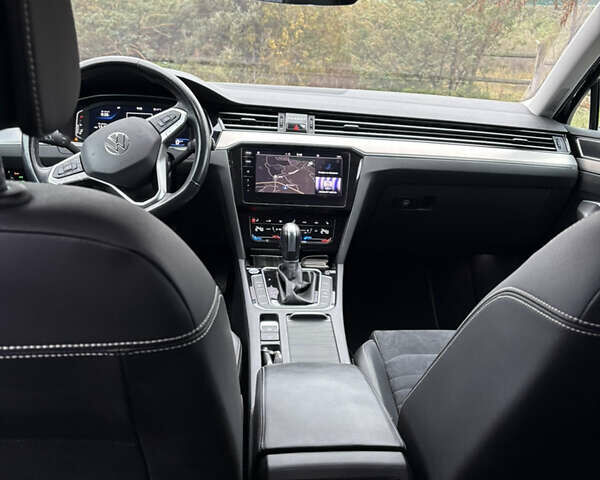 Черный Фольксваген Пассат, объемом двигателя 1.97 л и пробегом 207 тыс. км за 22700 $, фото 4 на Automoto.ua