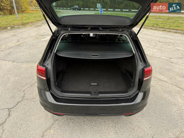 Чорний Фольксваген Пассат, об'ємом двигуна 2 л та пробігом 200 тис. км за 18999 $, фото 60 на Automoto.ua