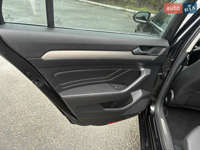 Черный Фольксваген Пассат, объемом двигателя 1.97 л и пробегом 207 тыс. км за 22700 $, фото 5 на Automoto.ua