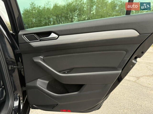 Чорний Фольксваген Пассат, об'ємом двигуна 2 л та пробігом 200 тис. км за 18999 $, фото 51 на Automoto.ua