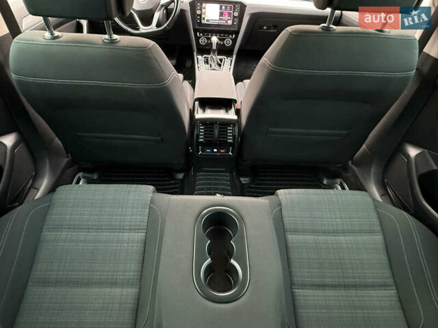 Чорний Фольксваген Пассат, об'ємом двигуна 2 л та пробігом 200 тис. км за 18999 $, фото 59 на Automoto.ua