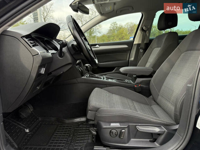 Чорний Фольксваген Пассат, об'ємом двигуна 2 л та пробігом 200 тис. км за 18999 $, фото 28 на Automoto.ua