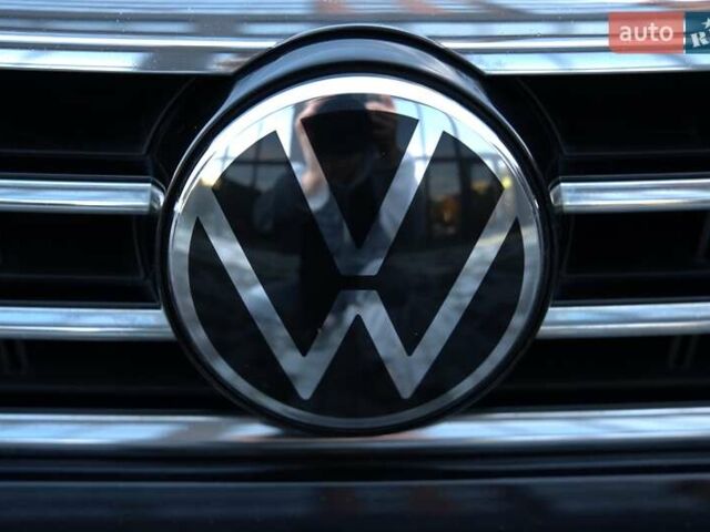 Черный Фольксваген Пассат, объемом двигателя 1.97 л и пробегом 183 тыс. км за 24800 $, фото 60 на Automoto.ua