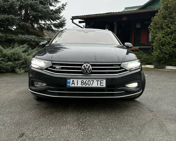 Черный Фольксваген Пассат, объемом двигателя 1.97 л и пробегом 207 тыс. км за 22700 $, фото 1 на Automoto.ua