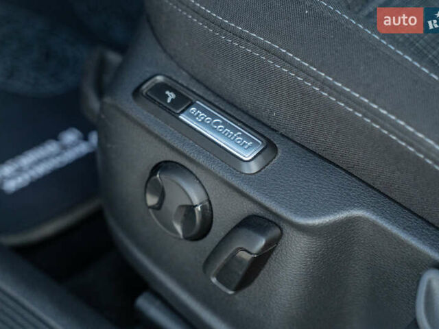 Черный Фольксваген Пассат, объемом двигателя 2 л и пробегом 252 тыс. км за 22900 $, фото 24 на Automoto.ua