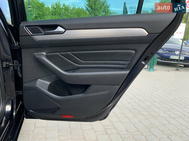 Чорний Фольксваген Пассат, об'ємом двигуна 2 л та пробігом 190 тис. км за 21755 $, фото 34 на Automoto.ua