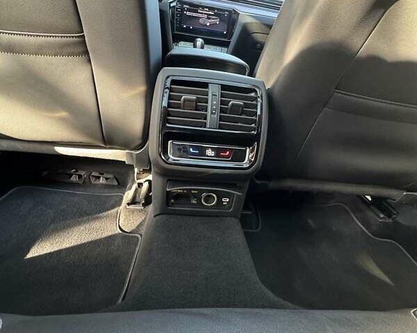 Фольксваген Пассат 2021 у Житомирі на Automoto.ua Чорний Фольксваген Пассат, об'ємом двигуна 2 л та пробігом 205 тис. км за 29500 $, фото 34 на Automoto.ua