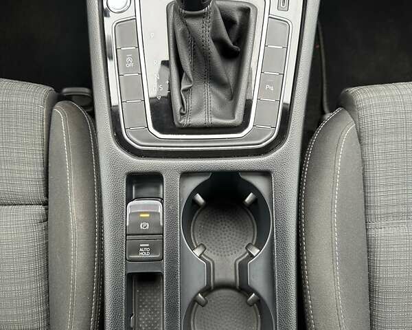 Черный Фольксваген Пассат, объемом двигателя 2 л и пробегом 80 тыс. км за 23999 $, фото 27 на Automoto.ua