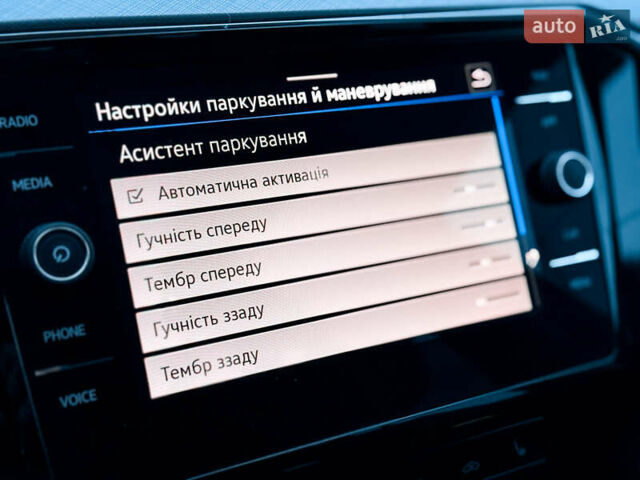 Черный Фольксваген Пассат, объемом двигателя 1.4 л и пробегом 180 тыс. км за 21499 $, фото 77 на Automoto.ua