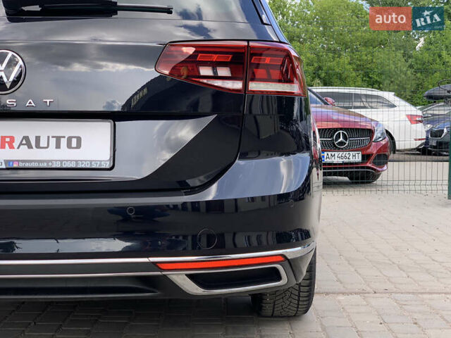 Чорний Фольксваген Пассат, об'ємом двигуна 2 л та пробігом 190 тис. км за 21755 $, фото 24 на Automoto.ua