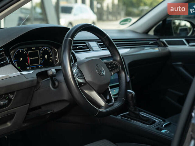 Черный Фольксваген Пассат, объемом двигателя 2 л и пробегом 252 тыс. км за 22900 $, фото 22 на Automoto.ua