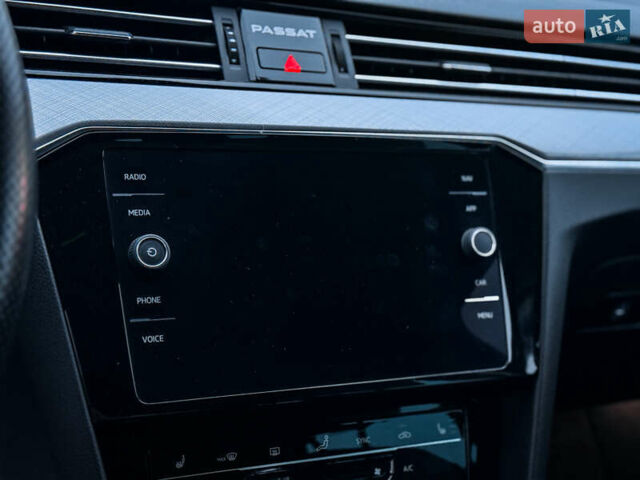 Черный Фольксваген Пассат, объемом двигателя 1.4 л и пробегом 180 тыс. км за 21499 $, фото 38 на Automoto.ua