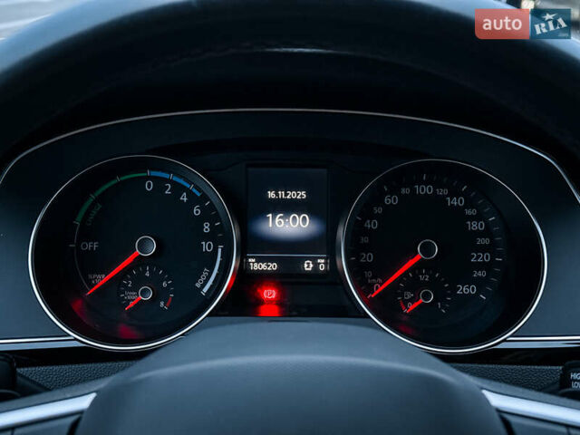 Черный Фольксваген Пассат, объемом двигателя 1.4 л и пробегом 180 тыс. км за 21499 $, фото 65 на Automoto.ua