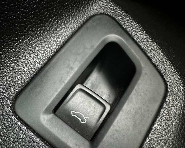 Черный Фольксваген Пассат, объемом двигателя 2 л и пробегом 80 тыс. км за 23999 $, фото 31 на Automoto.ua