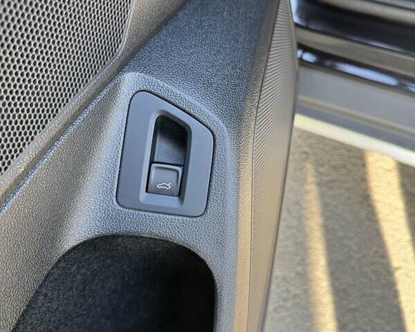 Фольксваген Пассат 2021 у Житомирі на Automoto.ua Чорний Фольксваген Пассат, об'ємом двигуна 2 л та пробігом 205 тис. км за 29500 $, фото 16 на Automoto.ua