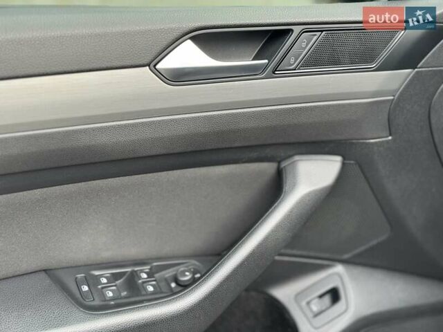 Чорний Фольксваген Пассат, об'ємом двигуна 1.97 л та пробігом 190 тис. км за 20999 $, фото 16 на Automoto.ua