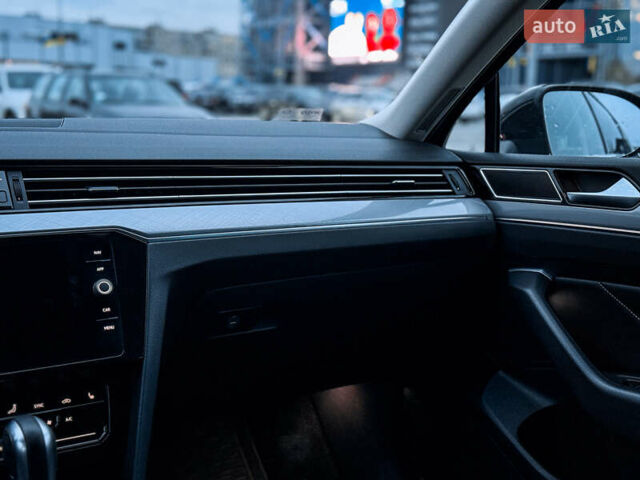 Черный Фольксваген Пассат, объемом двигателя 1.4 л и пробегом 180 тыс. км за 21499 $, фото 48 на Automoto.ua