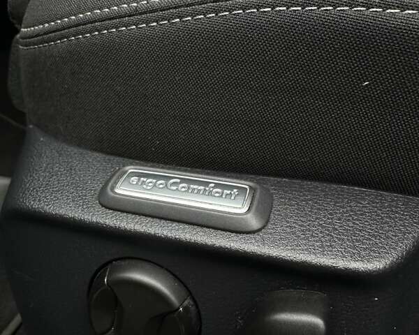 Черный Фольксваген Пассат, объемом двигателя 2 л и пробегом 80 тыс. км за 23999 $, фото 29 на Automoto.ua