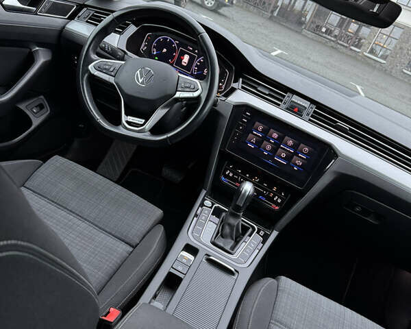 Черный Фольксваген Пассат, объемом двигателя 1.97 л и пробегом 234 тыс. км за 24999 $, фото 12 на Automoto.ua