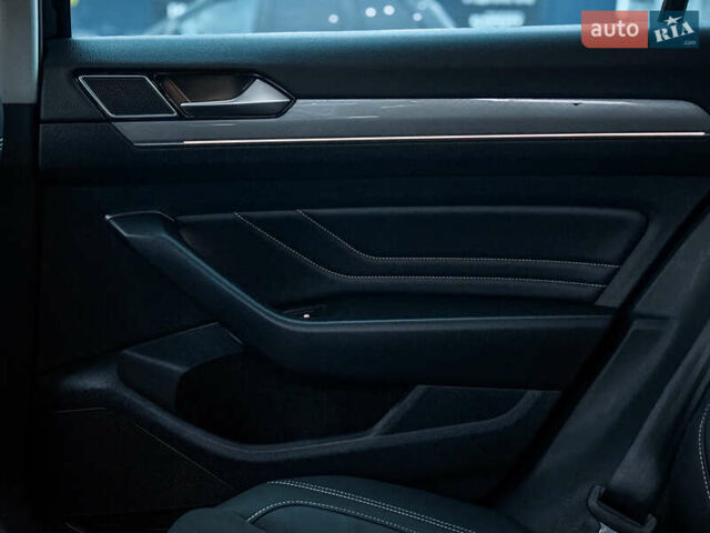 Черный Фольксваген Пассат, объемом двигателя 1.4 л и пробегом 180 тыс. км за 21499 $, фото 49 на Automoto.ua