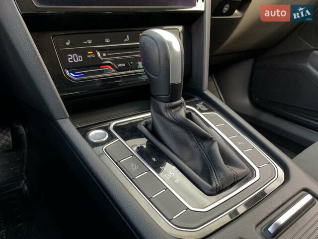 Чорний Фольксваген Пассат, об'ємом двигуна 2 л та пробігом 190 тис. км за 21755 $, фото 59 на Automoto.ua