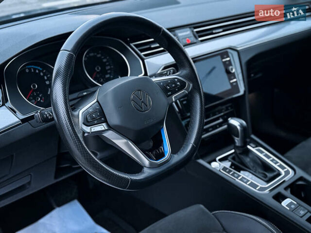 Черный Фольксваген Пассат, объемом двигателя 1.4 л и пробегом 180 тыс. км за 21499 $, фото 33 на Automoto.ua