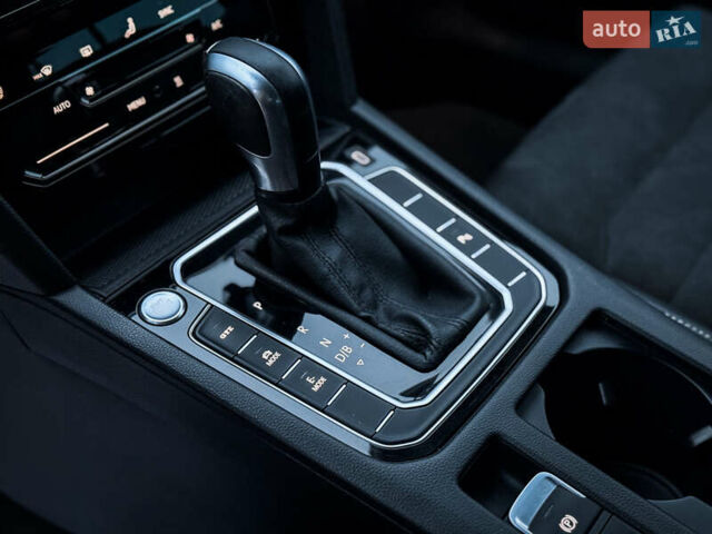 Черный Фольксваген Пассат, объемом двигателя 1.4 л и пробегом 180 тыс. км за 21499 $, фото 40 на Automoto.ua