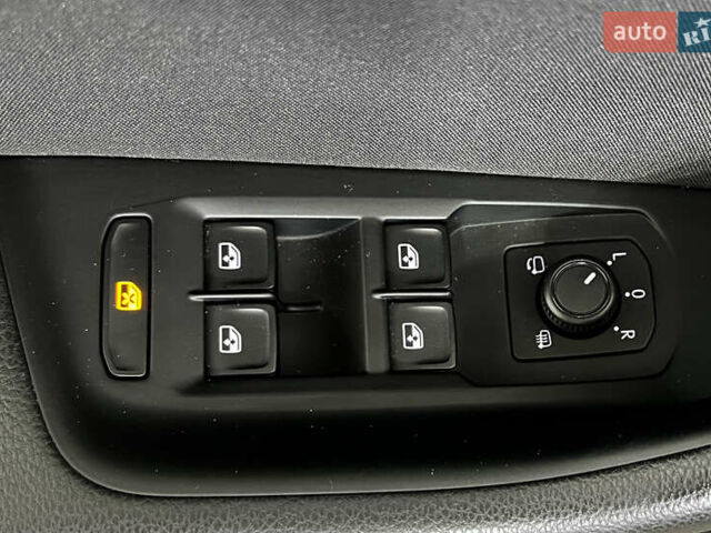 Чорний Фольксваген Пассат, об'ємом двигуна 2 л та пробігом 199 тис. км за 20550 $, фото 18 на Automoto.ua