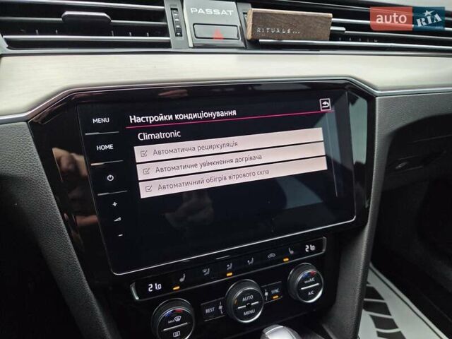 Черный Фольксваген Пассат, объемом двигателя 2 л и пробегом 144 тыс. км за 27850 $, фото 60 на Automoto.ua