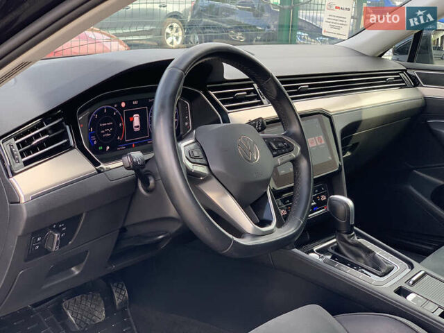 Чорний Фольксваген Пассат, об'ємом двигуна 2 л та пробігом 190 тис. км за 21755 $, фото 30 на Automoto.ua